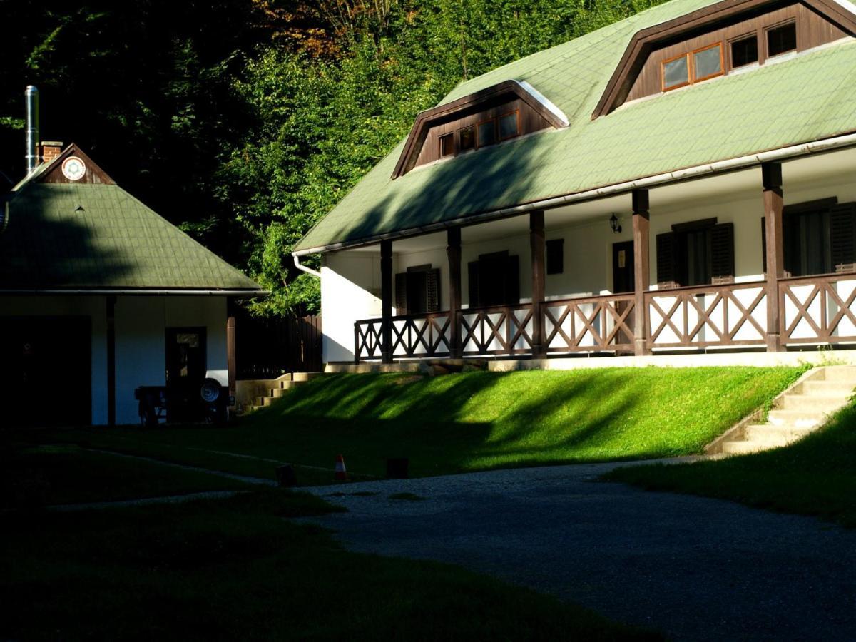 Rejteki Kutatohaz Hostel Bukkszentkereszt Exterior foto